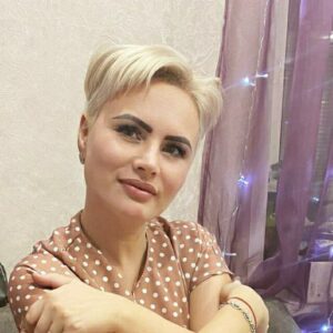 Елена. Стала получать заботу и внимание от других людей