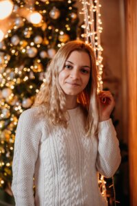 Юля. Разорвала связи с бывшим мужем-манипулятором, стала жить полной жизнью и встретила любимого человека